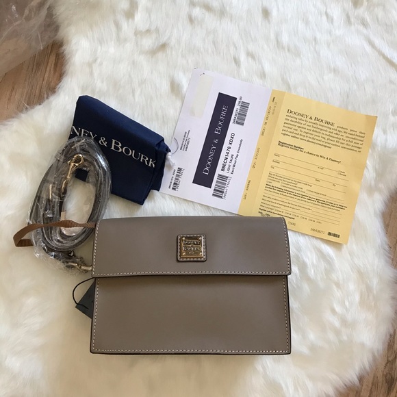 Dooney & Bourke leather crossbody bag - Picture 1 of 10
